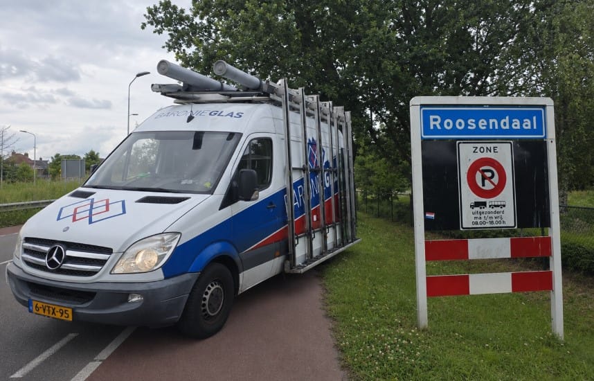 Glashandel en glaszetter in Roosendaal bij bord